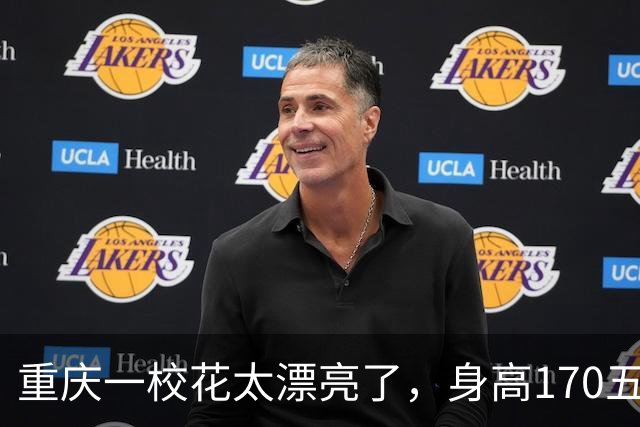 重庆一校花太漂亮了，身高170五官精致，美得让人移不开眼